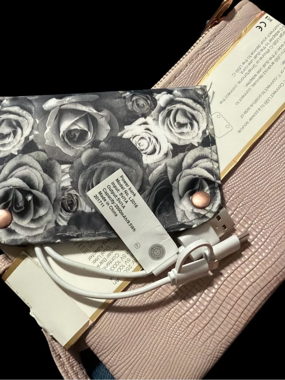 NWT Adrienne Vittadini Studio Charging Wallet W/RFID Protection Pink Lizard Tech